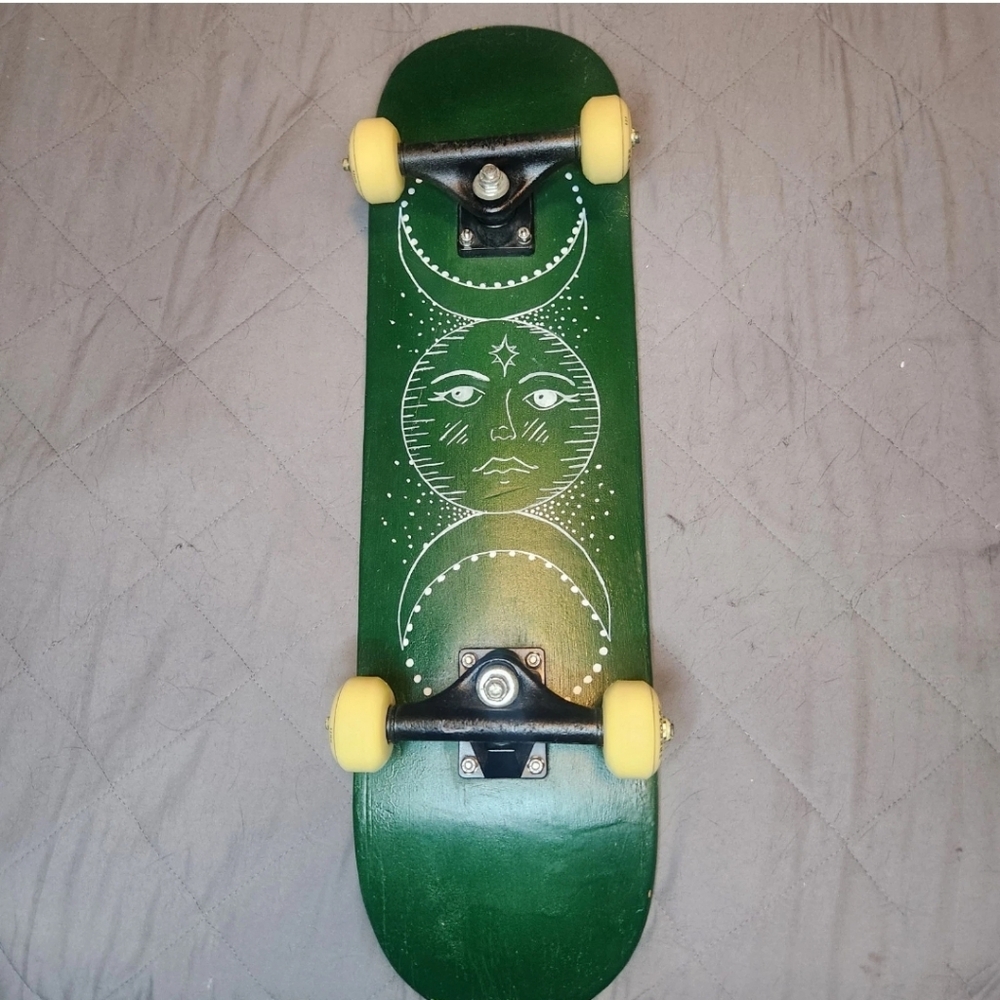 Skateboard‎ Hand Painted Sun Moon White Green Freedare 52mm Wheels Deck Active